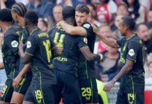 Brilla Santiago Giménez con doblete y asistencia sobre el Ajax play en triunfo de PSV 3-0