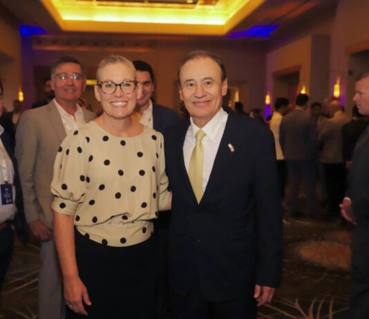 Lidera Gobernador Durazo en transición energética; presenta ante empresarios de Arizona modelo del Plan Sonora